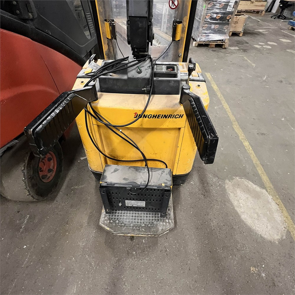 Pallet truck Jungheinrich Hawker Perfect Plus 3 PzB 300: picture 13