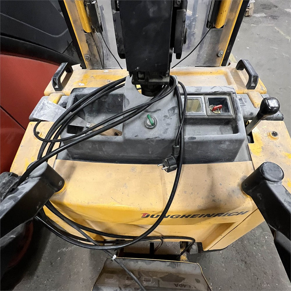 Pallet truck Jungheinrich Hawker Perfect Plus 3 PzB 300: picture 14