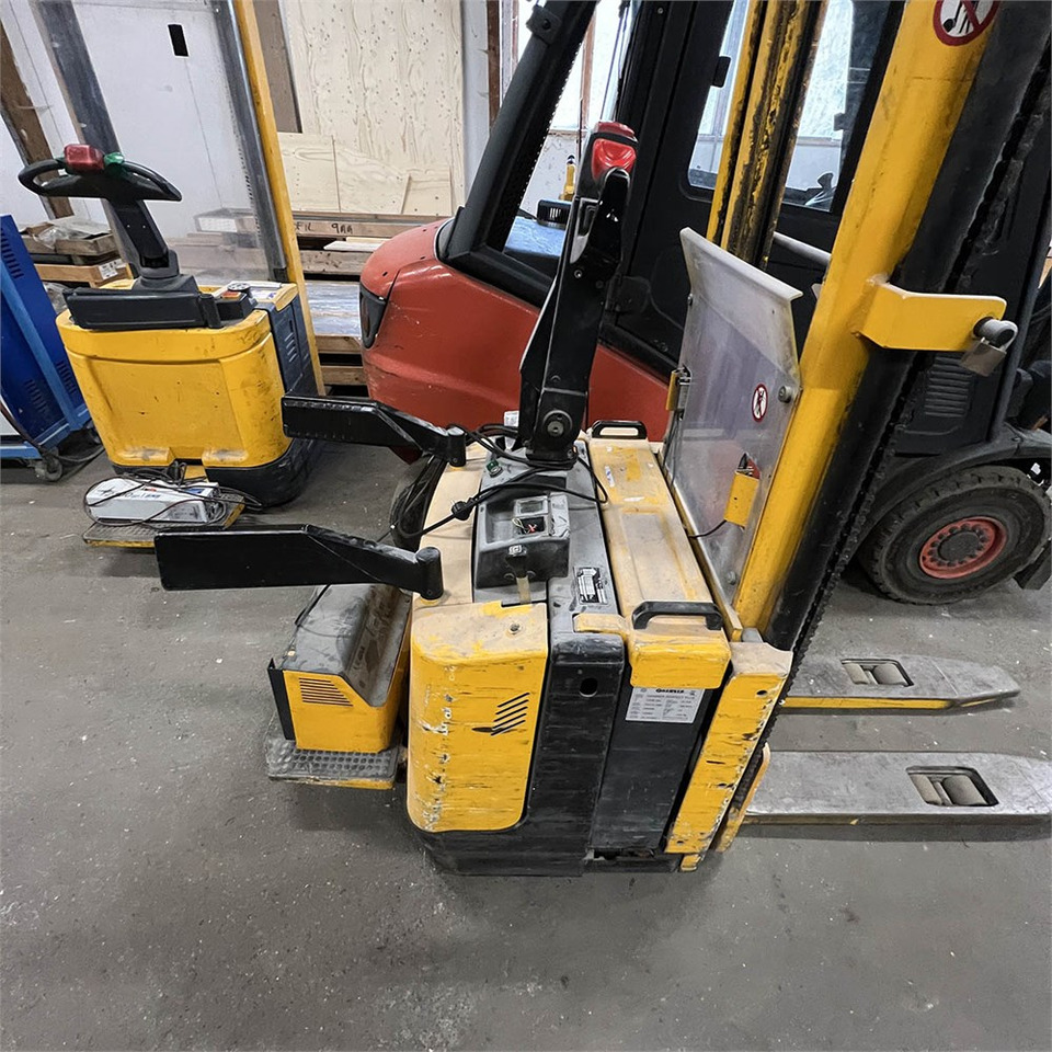 Pallet truck Jungheinrich Hawker Perfect Plus 3 PzB 300: picture 12