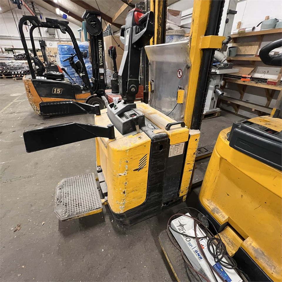 Pallet truck Jungheinrich Hawker Perfect Plus 3 PzB 300: picture 15