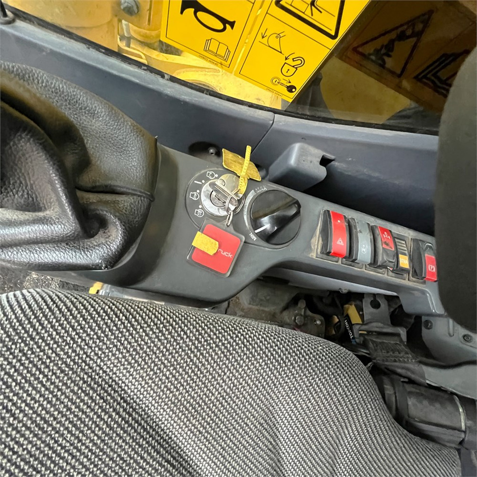 Wheel excavator Komatsu PW148-10: picture 43