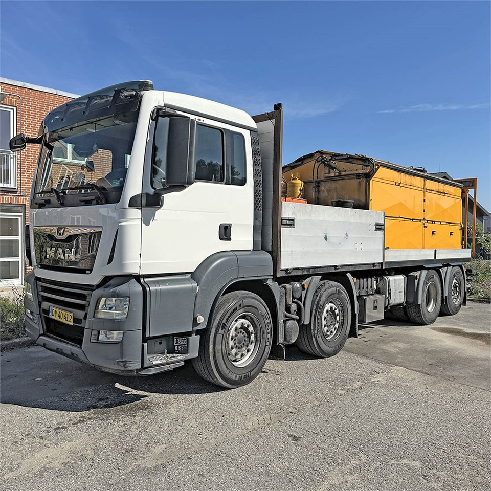 MAN TG 35. 8x2-6 BL - Dropside/ Flatbed truck, Asphalt distributor: picture 2 MAN TG 35. 8x2-6 BL - Dropside/ Flatbed truck, Asphalt distributor: picture 2