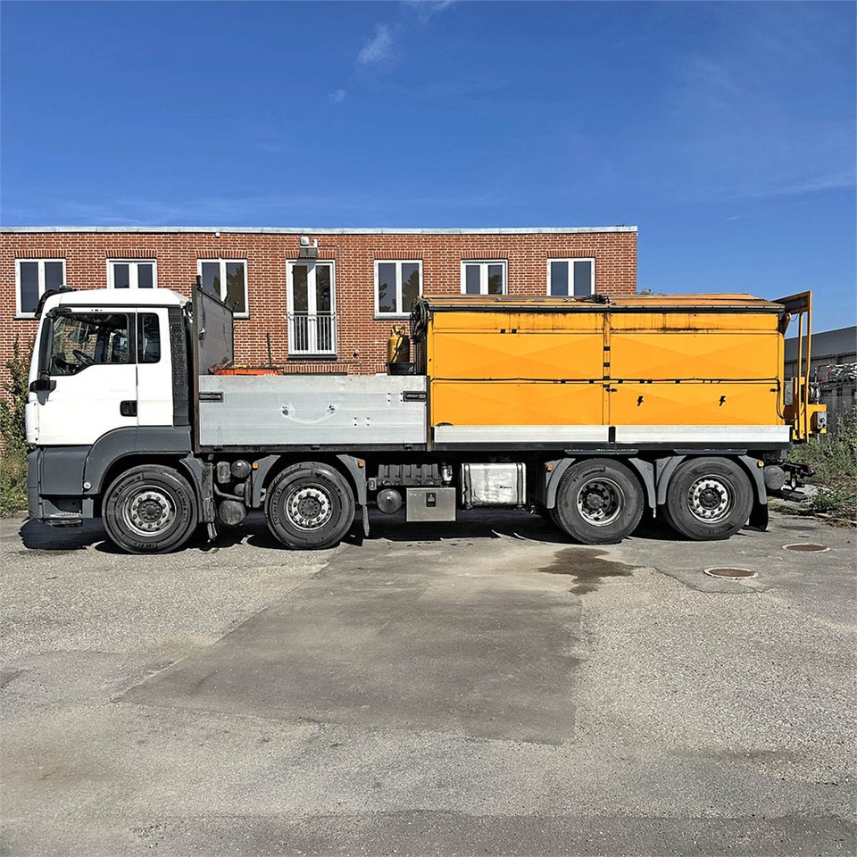 MAN TG 35. 8x2-6 BL - Dropside/ Flatbed truck, Asphalt distributor: picture 3 MAN TG 35. 8x2-6 BL - Dropside/ Flatbed truck, Asphalt distributor: picture 3