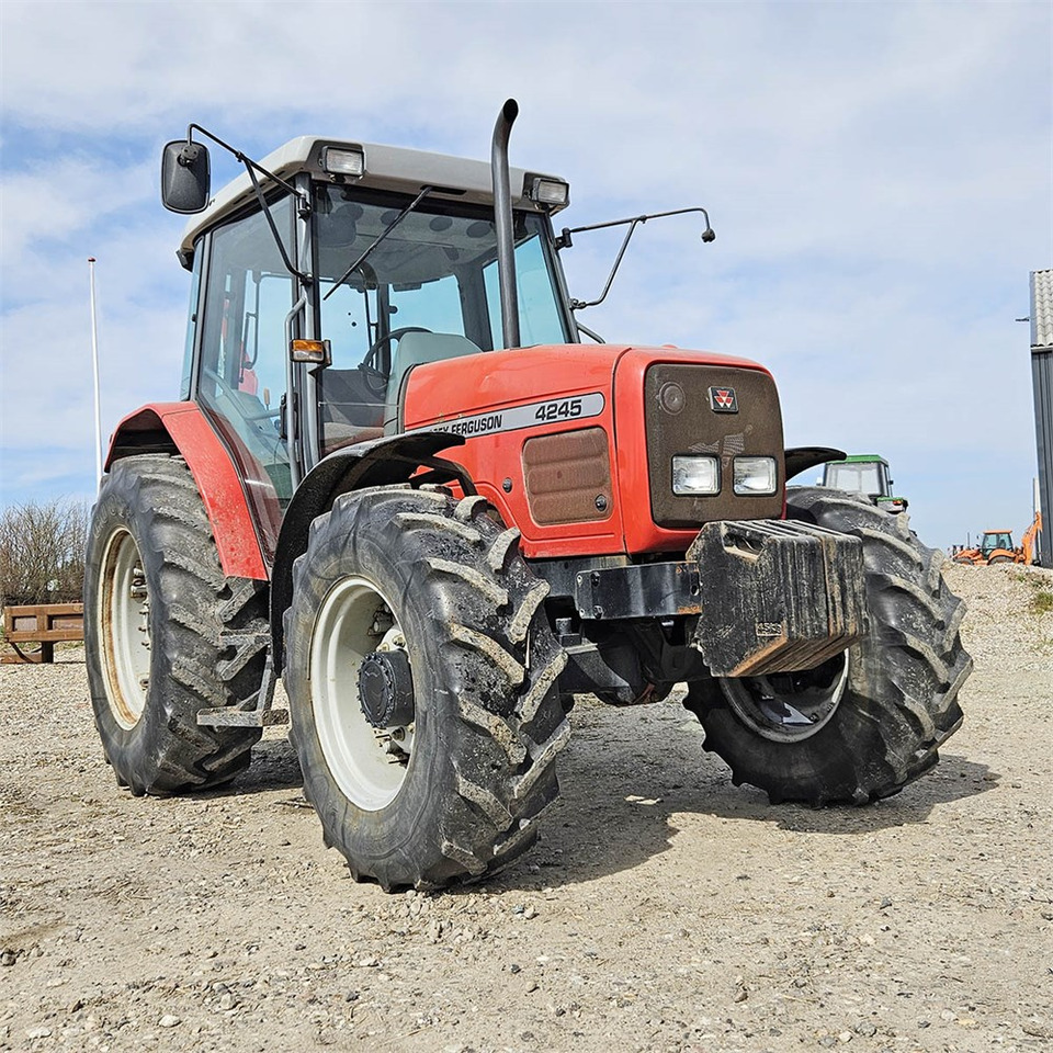 Farm tractor Massey Ferguson 4245: picture 10