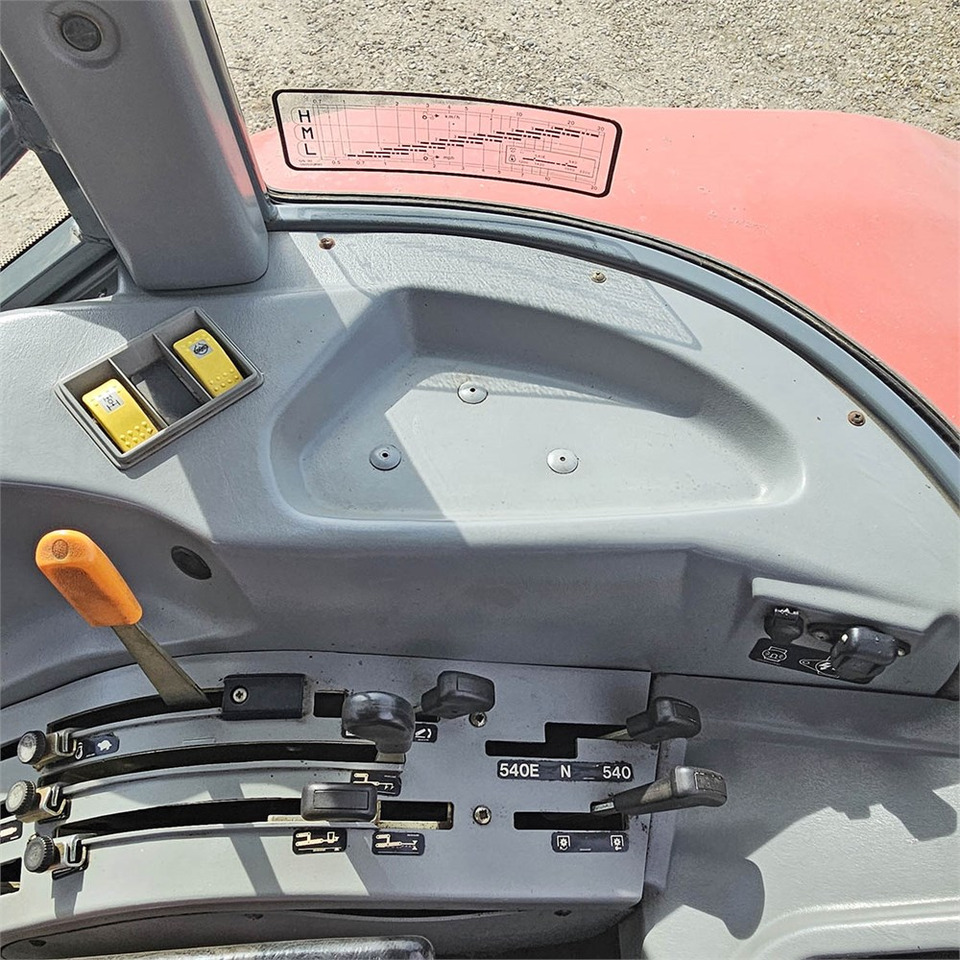 Farm tractor Massey Ferguson 4245: picture 13