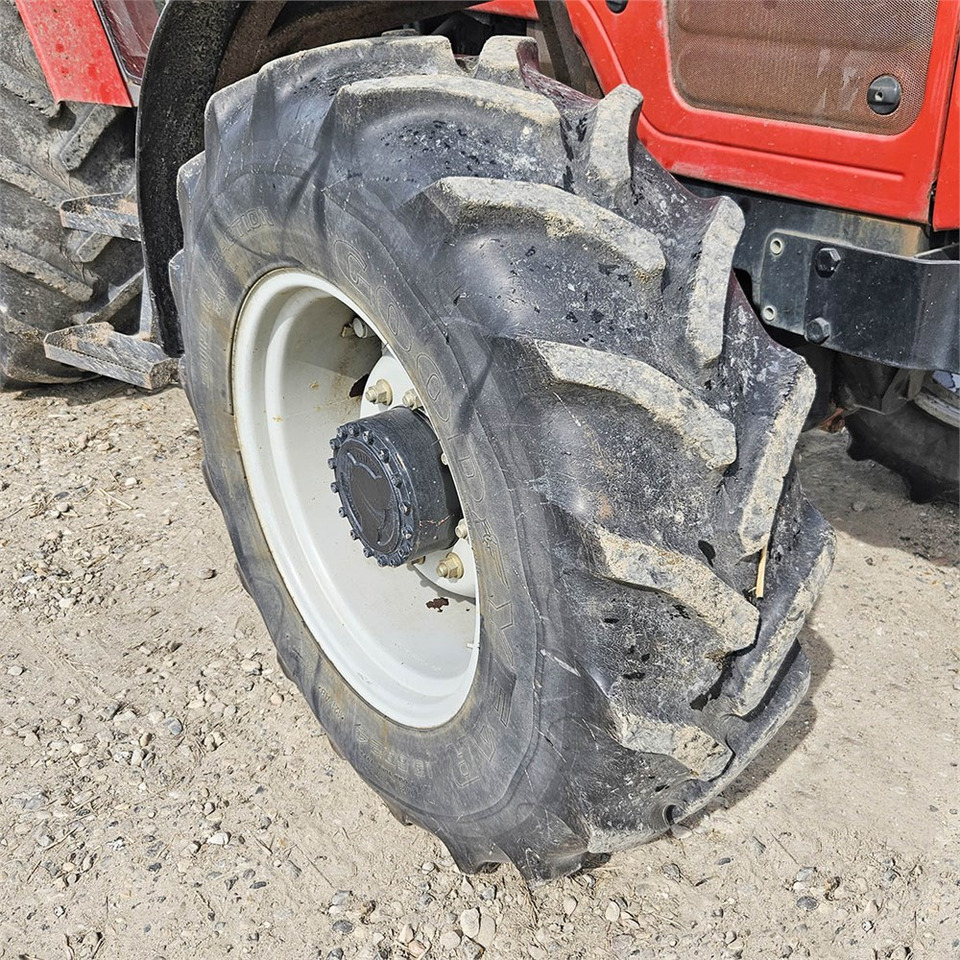 Farm tractor Massey Ferguson 4245: picture 32