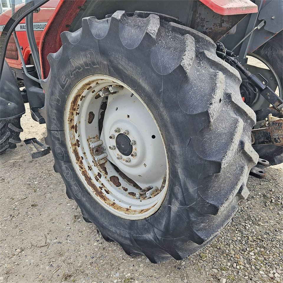 Farm tractor Massey Ferguson 4245: picture 29
