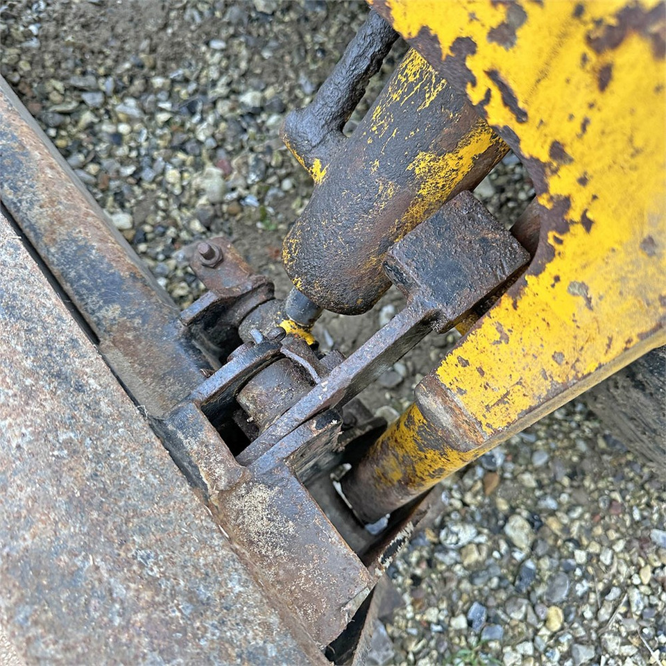 Skid steer loader Massey Ferguson MF506: picture 27