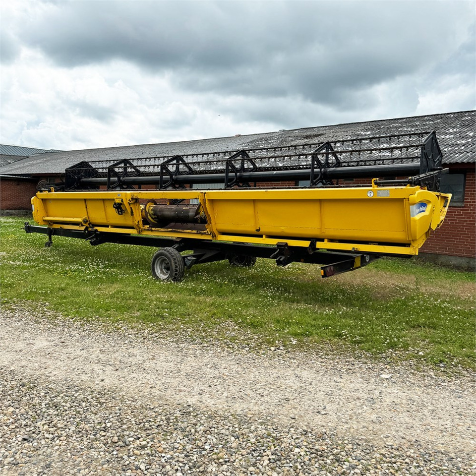 New Holland 30 X - Harvester: picture 2 New Holland 30 X - Harvester: picture 2