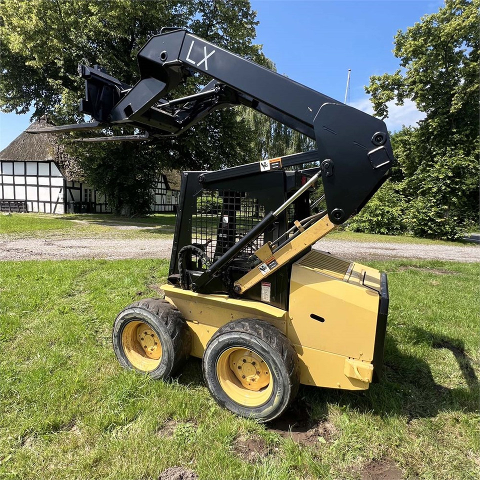 New Holland LX465 - Skid steer loader: picture 5 New Holland LX465 - Skid steer loader: picture 5