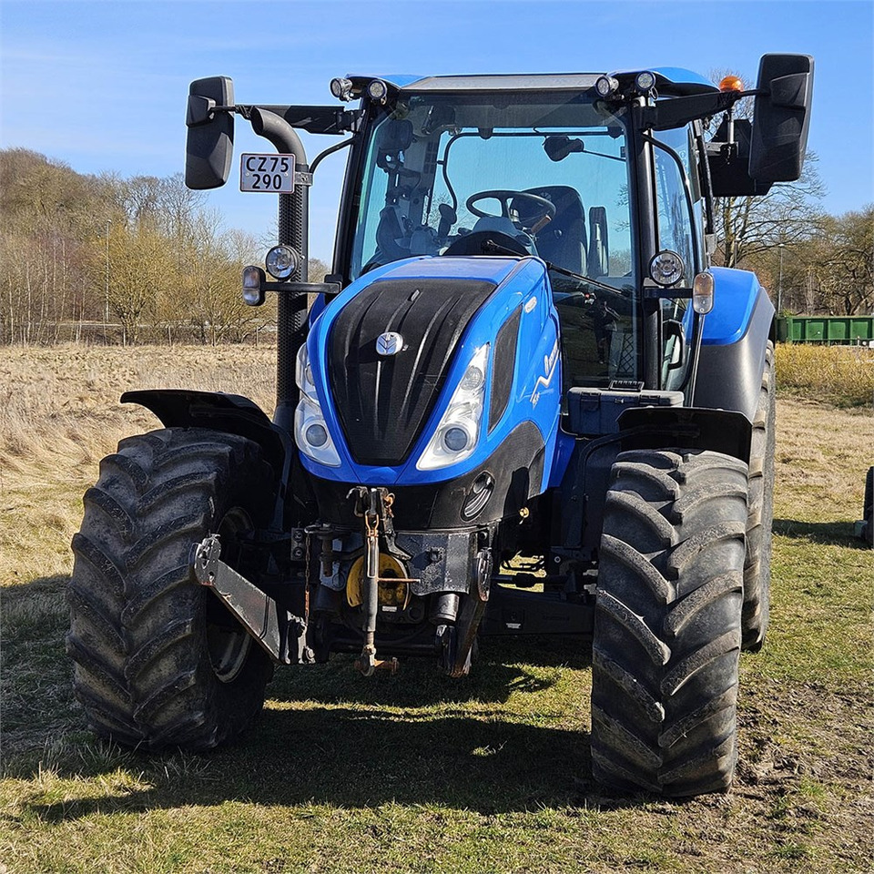 New Holland T5.120 DC - Farm tractor: picture 2 New Holland T5.120 DC - Farm tractor: picture 2