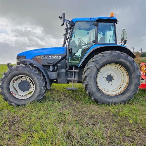 New Holland TM165 - Farm tractor: picture 1 New Holland TM165 - Farm tractor: picture 1
