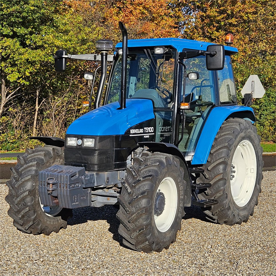 New Holland TS 100 - Farm tractor: picture 2 New Holland TS 100 - Farm tractor: picture 2
