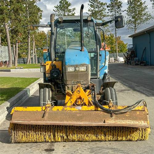 New Holland TS90 - Farm tractor: picture 2 New Holland TS90 - Farm tractor: picture 2