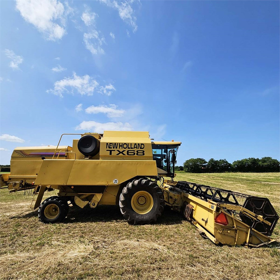 New Holland TX68 - Harvester: picture 5 New Holland TX68 - Harvester: picture 5