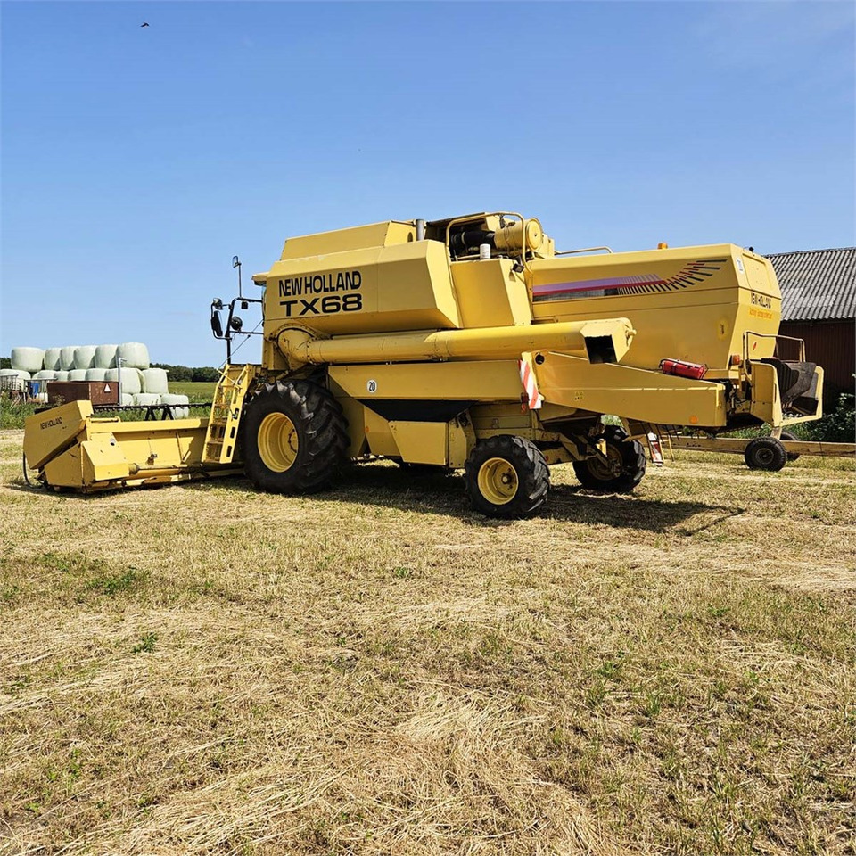 New Holland TX68 - Harvester: picture 3 New Holland TX68 - Harvester: picture 3