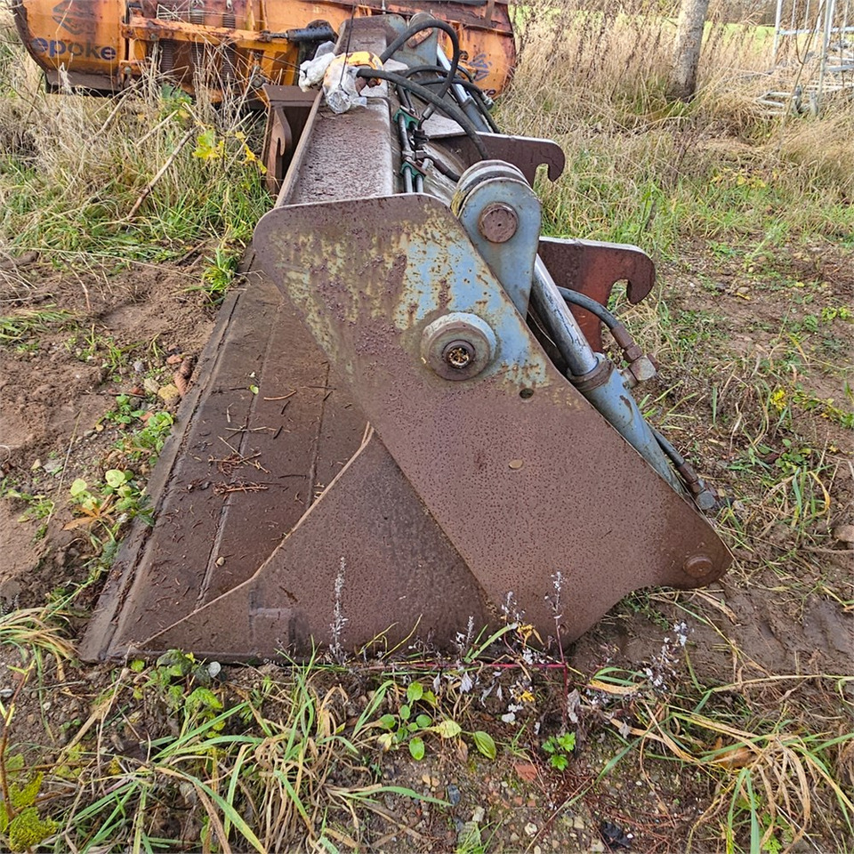 O&K L 9 - Loader bucket: picture 2 O&K L 9 - Loader bucket: picture 2