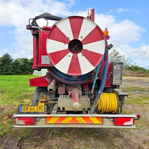 Scania P250 - Vacuum truck: picture 2 Scania P250 - Vacuum truck: picture 2