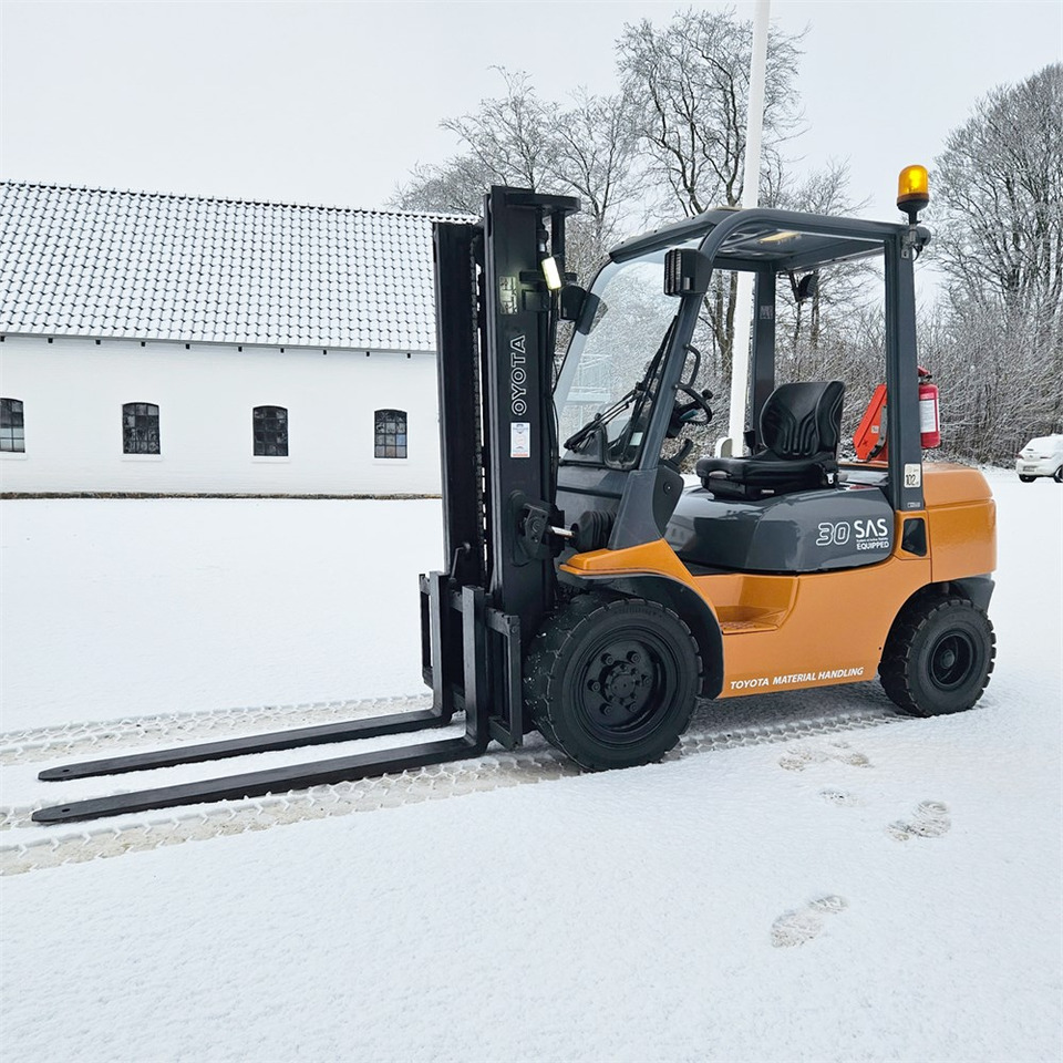 Toyota 30 SAS Equipped - 02-7FDF30 - Forklift: picture 1 Toyota 30 SAS Equipped - 02-7FDF30 - Forklift: picture 1