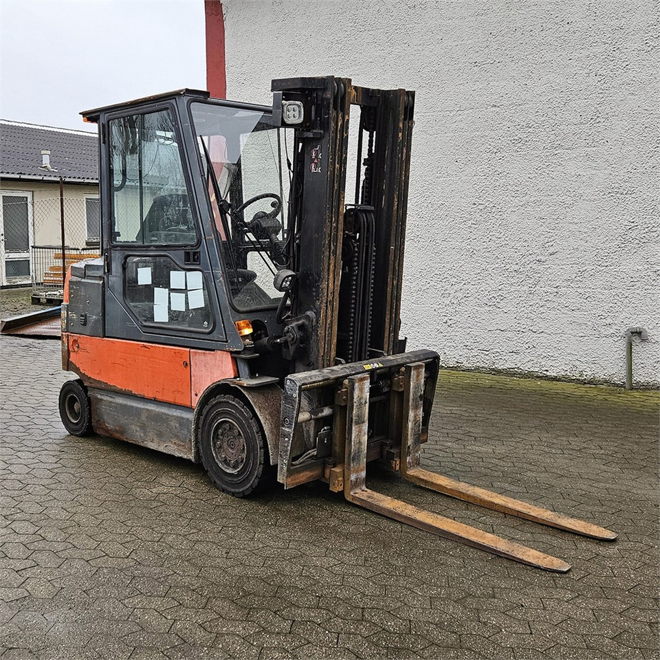 Toyota 7FBMF30 - Forklift: picture 3 Toyota 7FBMF30 - Forklift: picture 3