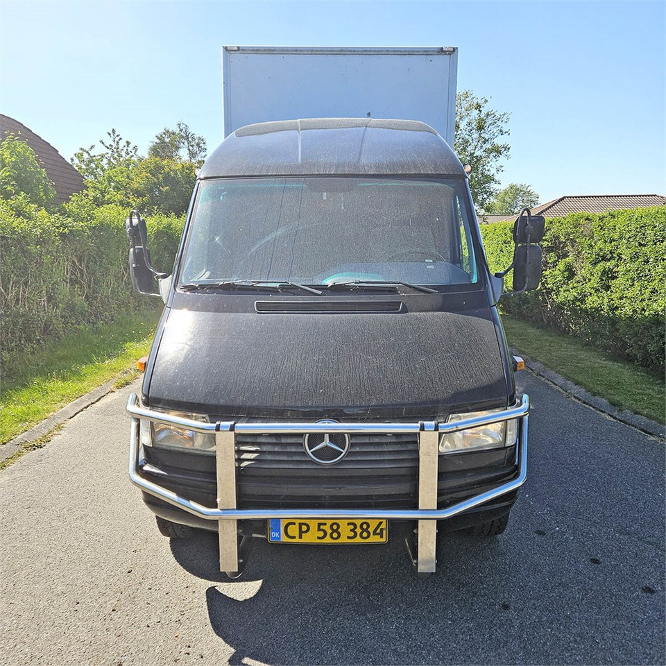 Mercedes 412 D - Tractor unit: picture 4 Mercedes 412 D - Tractor unit: picture 4