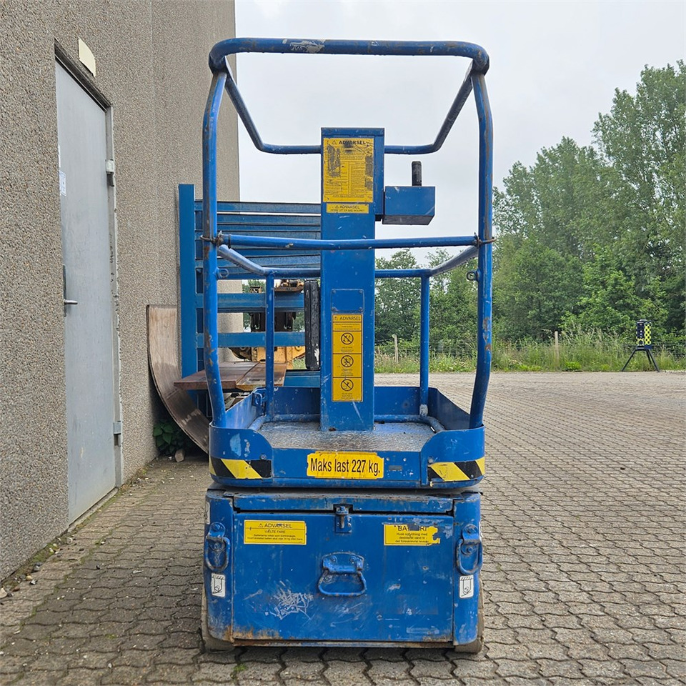 UpRight TM12 - Scissor lift: picture 2 UpRight TM12 - Scissor lift: picture 2