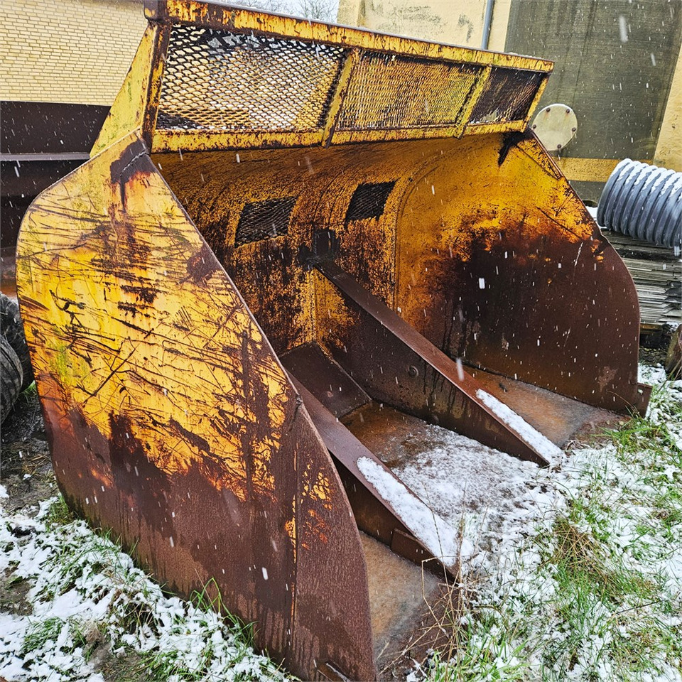 Volvo 5m3 - Loader bucket for Construction machinery: picture 1 Volvo 5m3 - Loader bucket for Construction machinery: picture 1