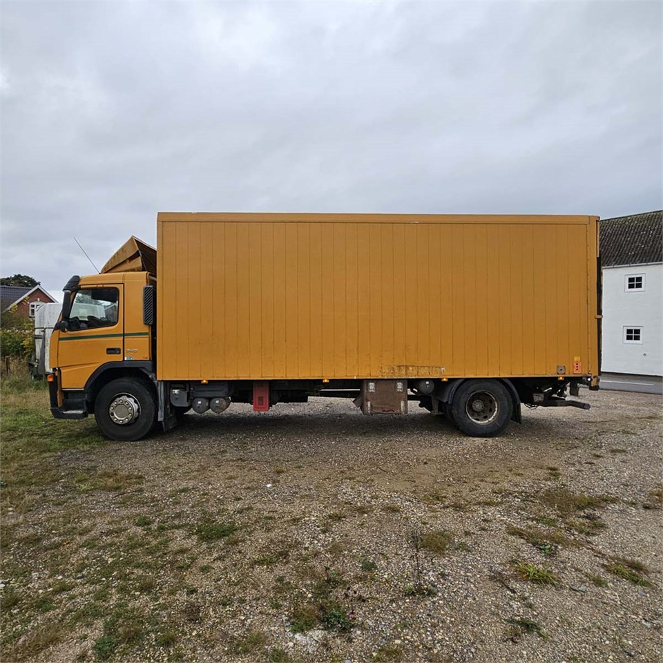 Volvo FM - Box truck: picture 3 Volvo FM - Box truck: picture 3