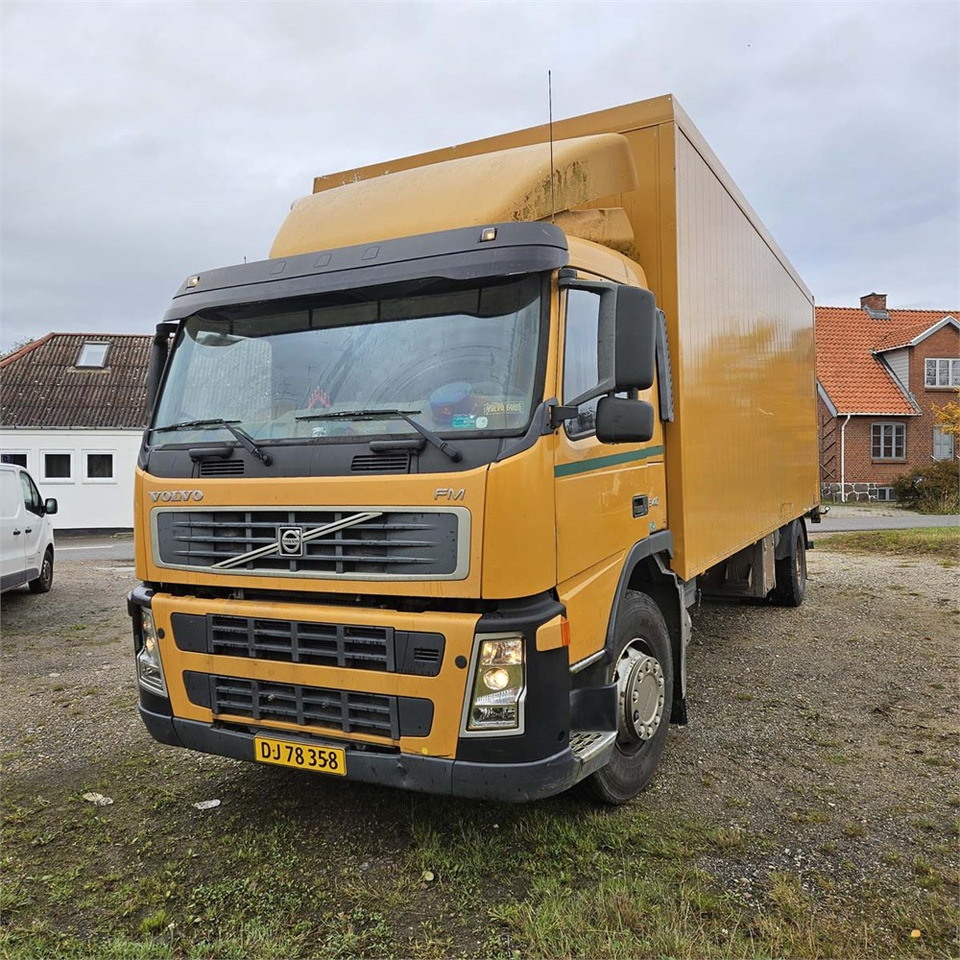 Volvo FM - Box truck: picture 2 Volvo FM - Box truck: picture 2