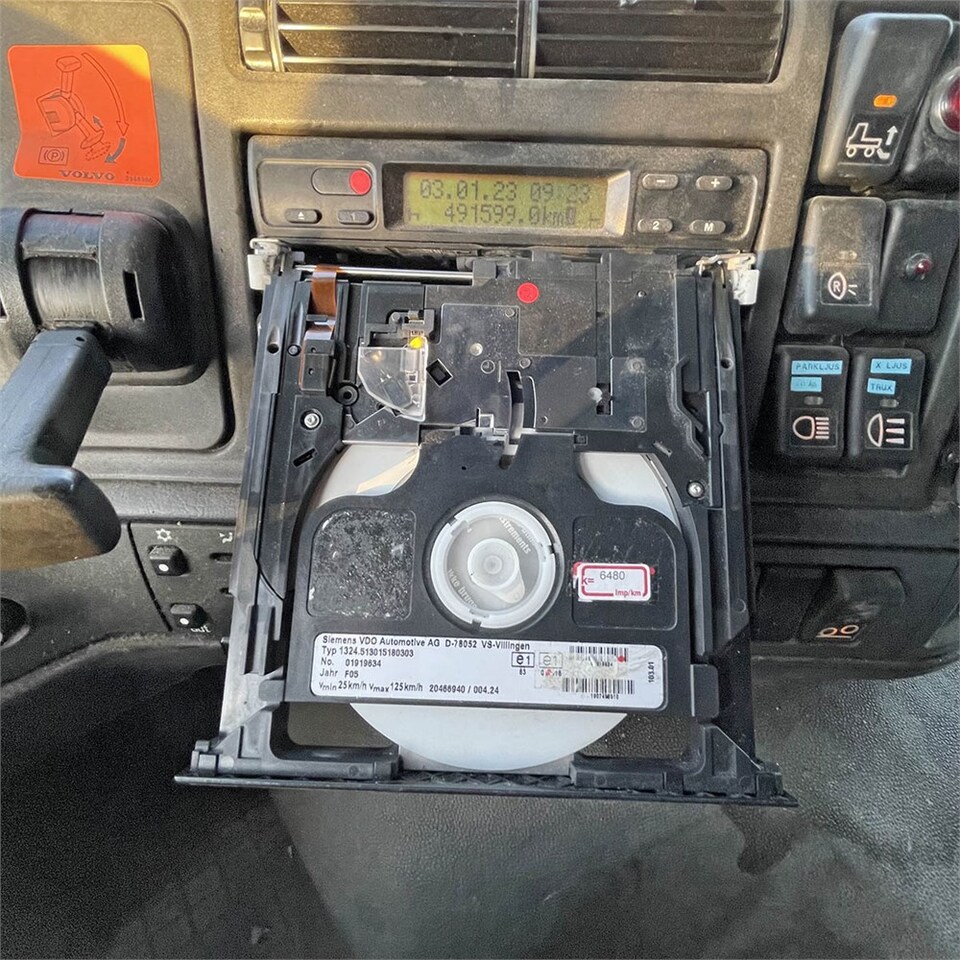 Box truck Volvo FM12: picture 40