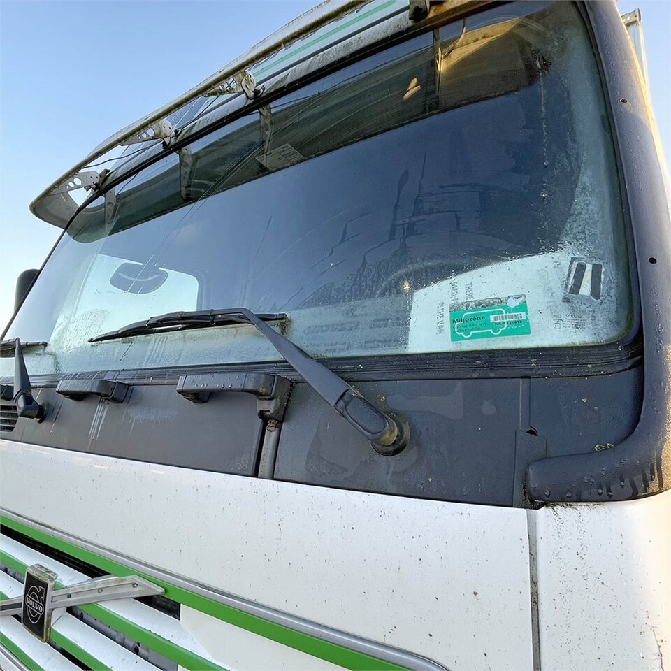 Box truck Volvo FM12: picture 11