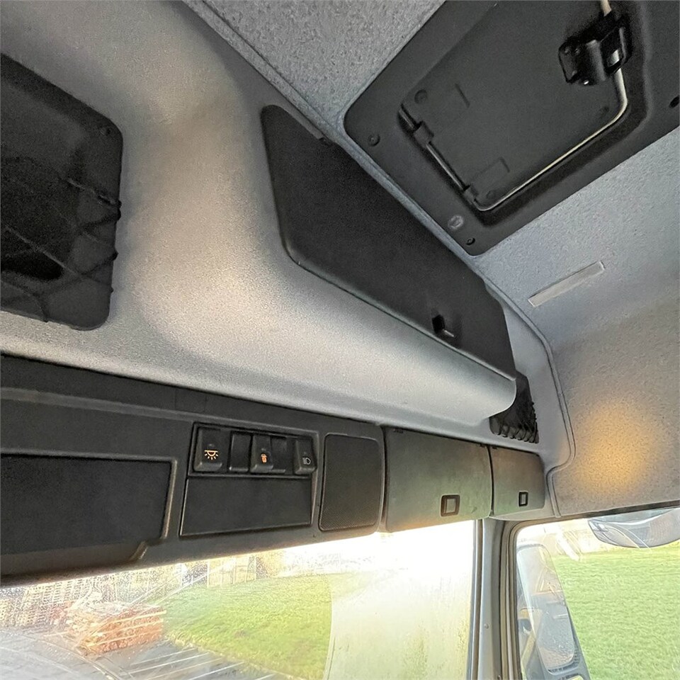 Box truck Volvo FM12: picture 35