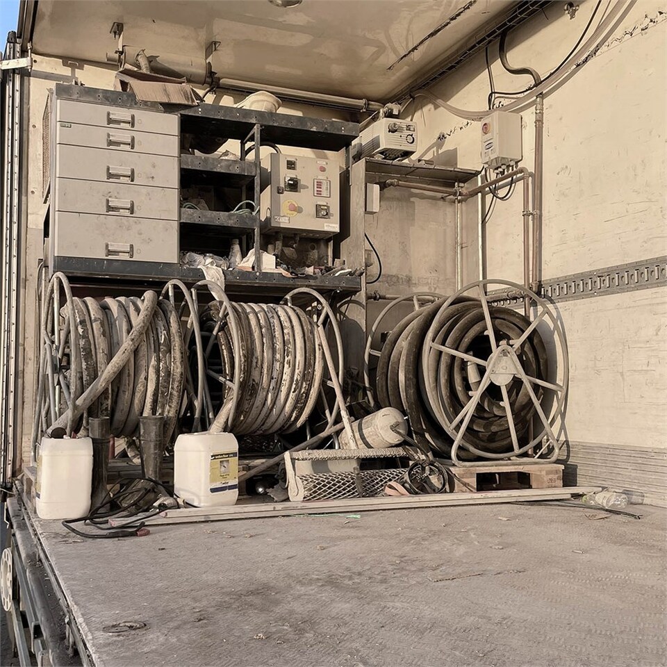 Box truck Volvo FM12: picture 25