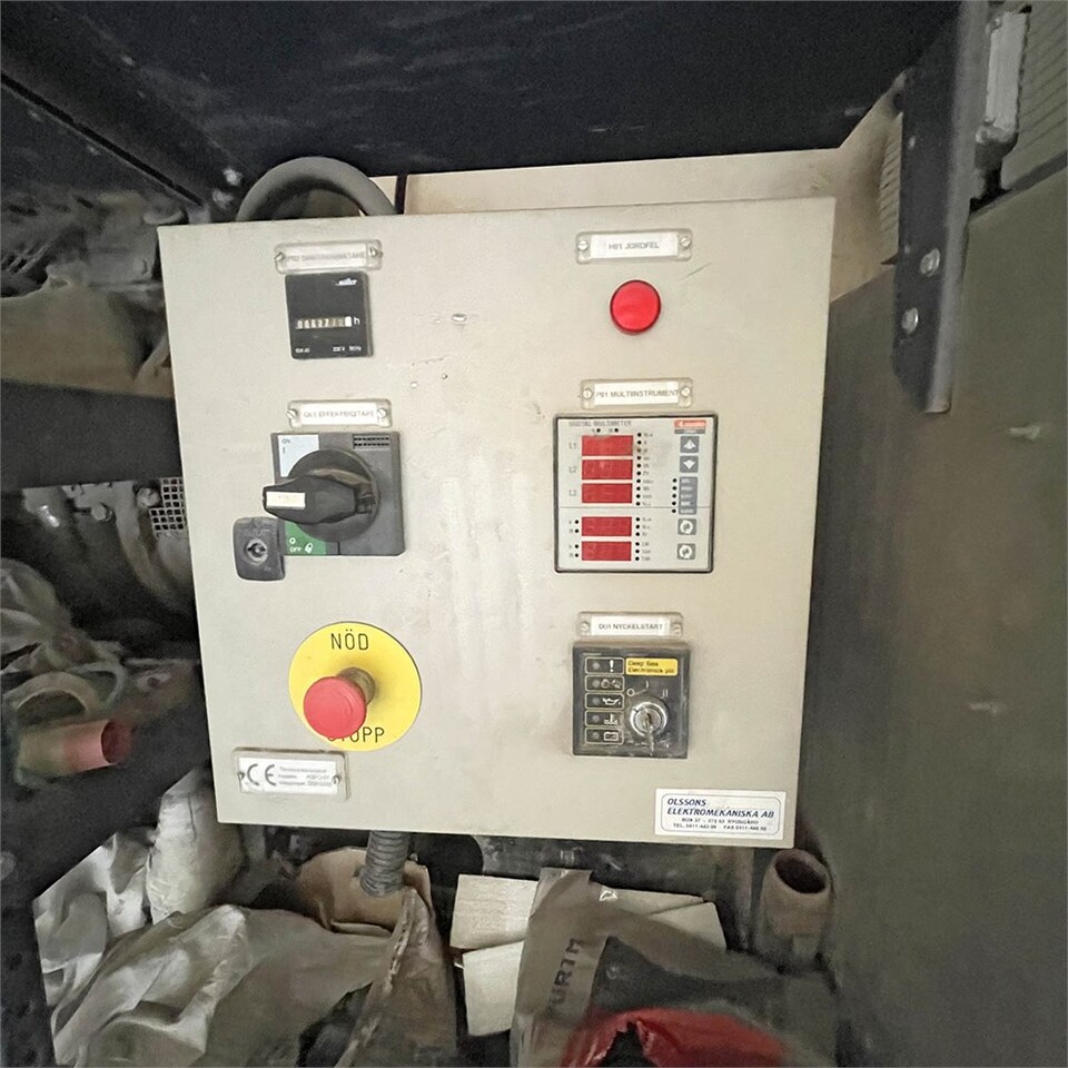 Box truck Volvo FM12: picture 9