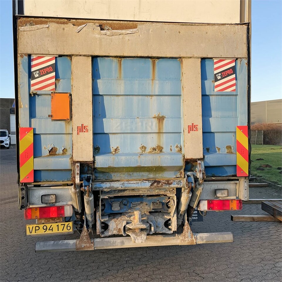 Box truck Volvo FM12: picture 15