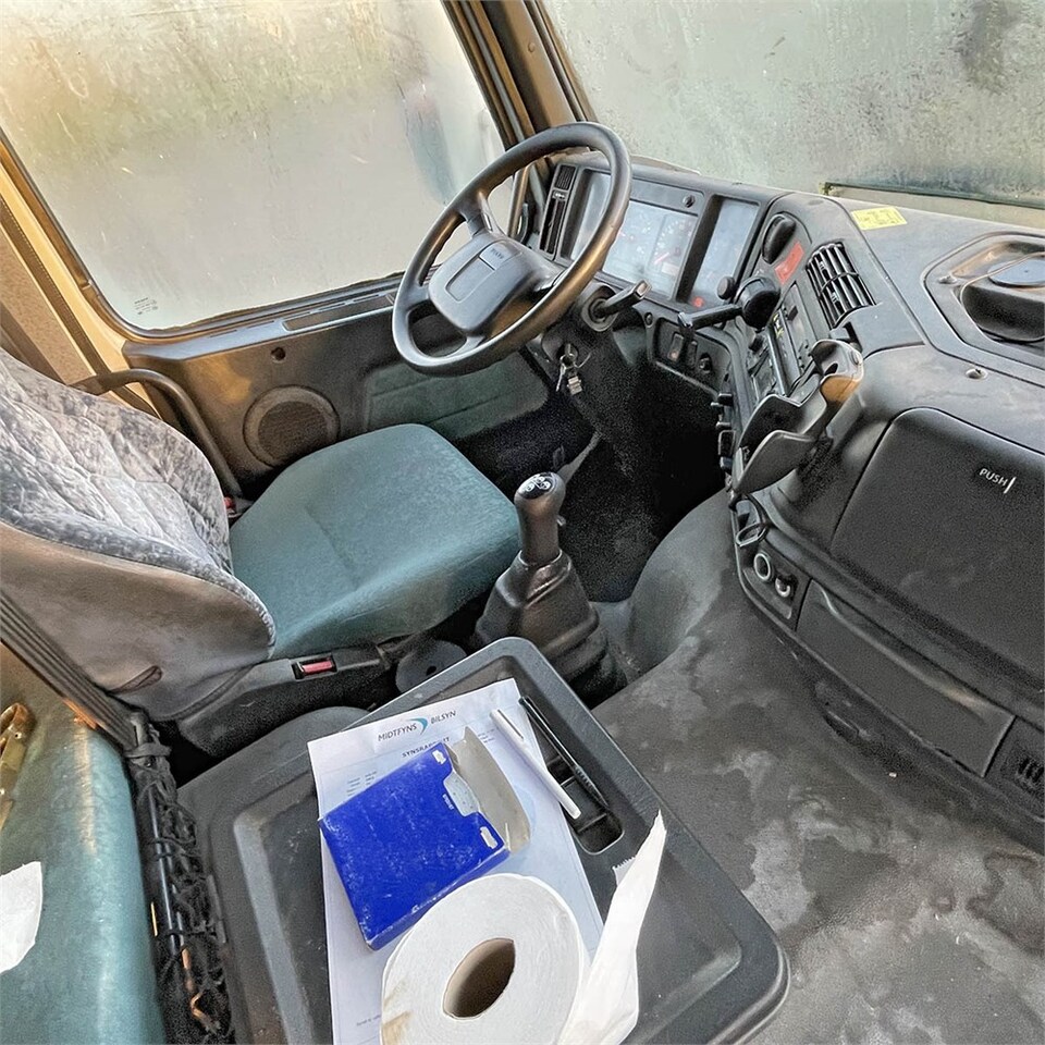 Box truck Volvo FM12: picture 32