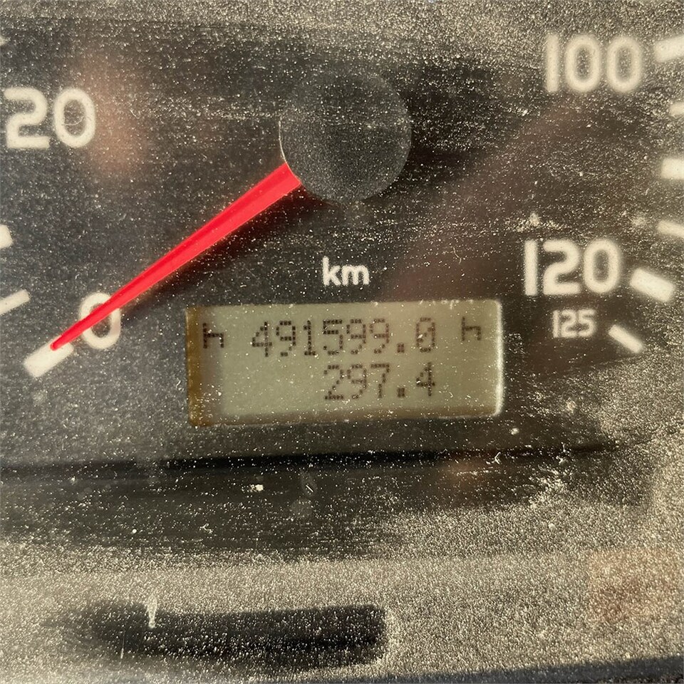 Box truck Volvo FM12: picture 37