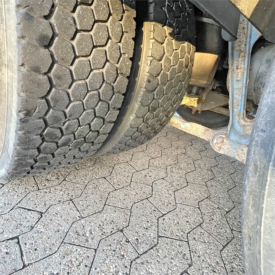 Box truck Volvo FM12: picture 48