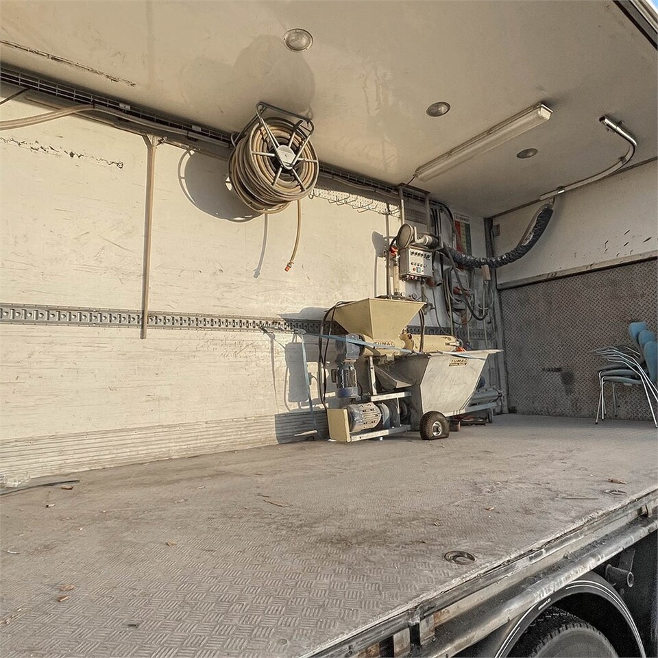 Box truck Volvo FM12: picture 27