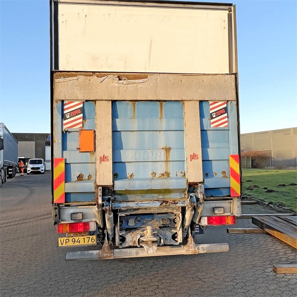 Box truck Volvo FM12: picture 14