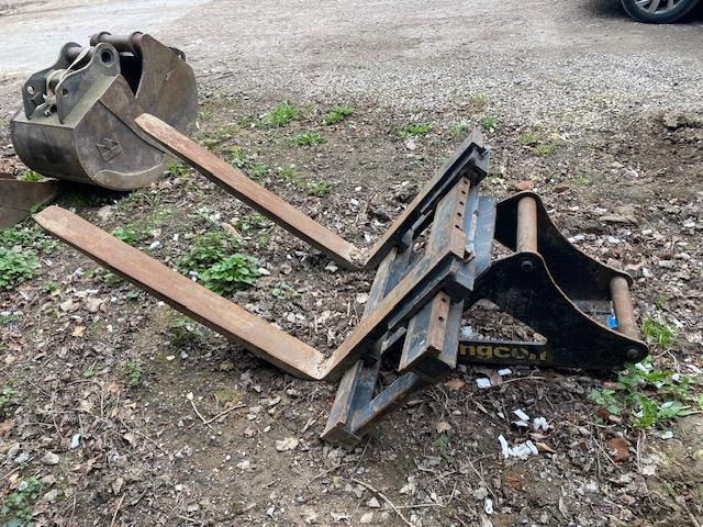 ENGCON LOT EQUIPEMENT S60 - Excavator bucket: picture 3 ENGCON LOT EQUIPEMENT S60 - Excavator bucket: picture 3