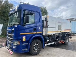 Scania G 360 - Road sweeper: picture 1 Scania G 360 - Road sweeper: picture 1