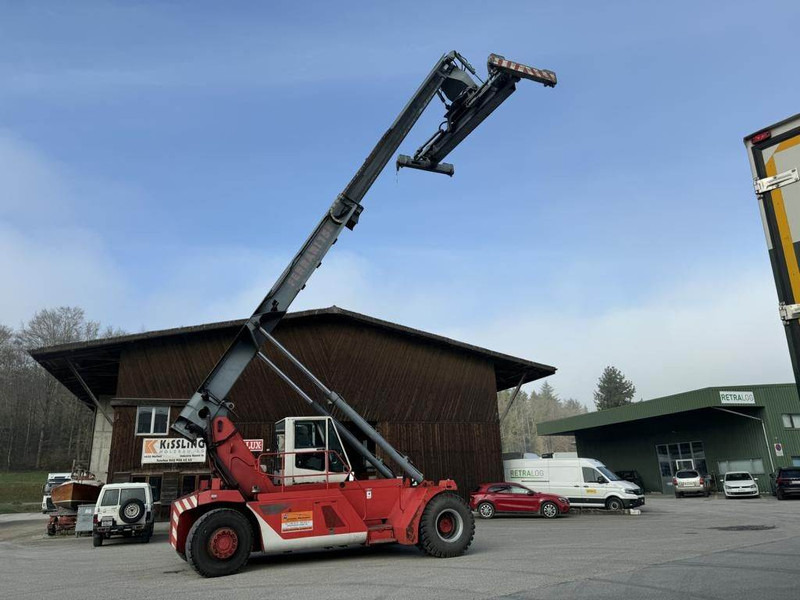 CVS Ferrari F158 - Reach stacker: picture 1 CVS Ferrari F158 - Reach stacker: picture 1