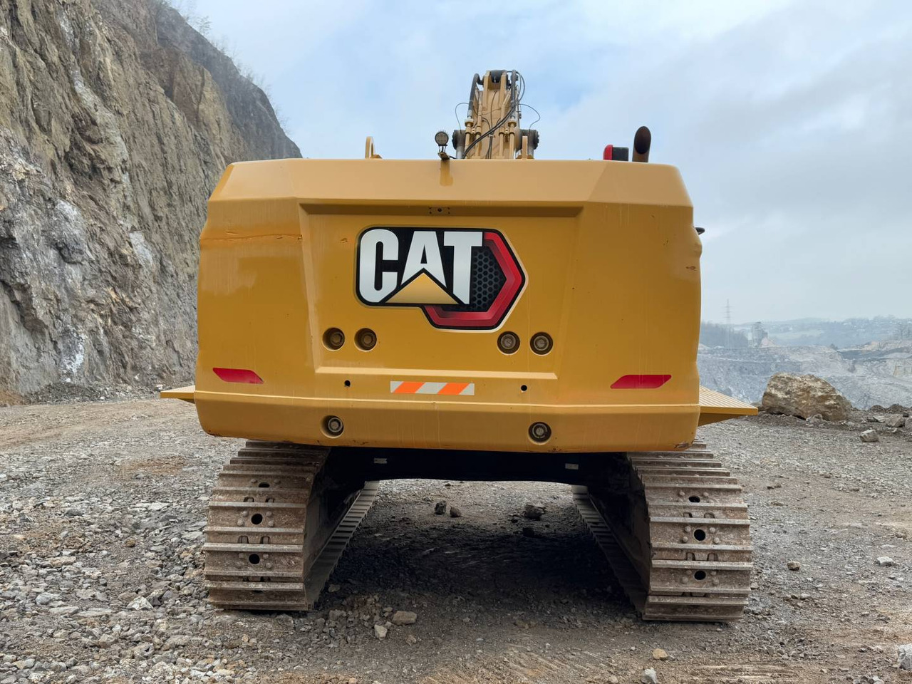 Crawler excavator CAT 374-07: picture 11