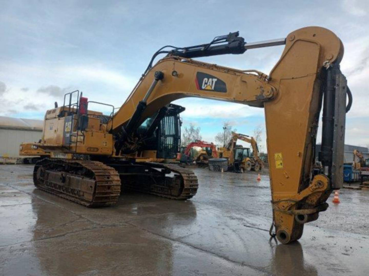 CAT 374F - Crawler excavator: picture 2 CAT 374F - Crawler excavator: picture 2