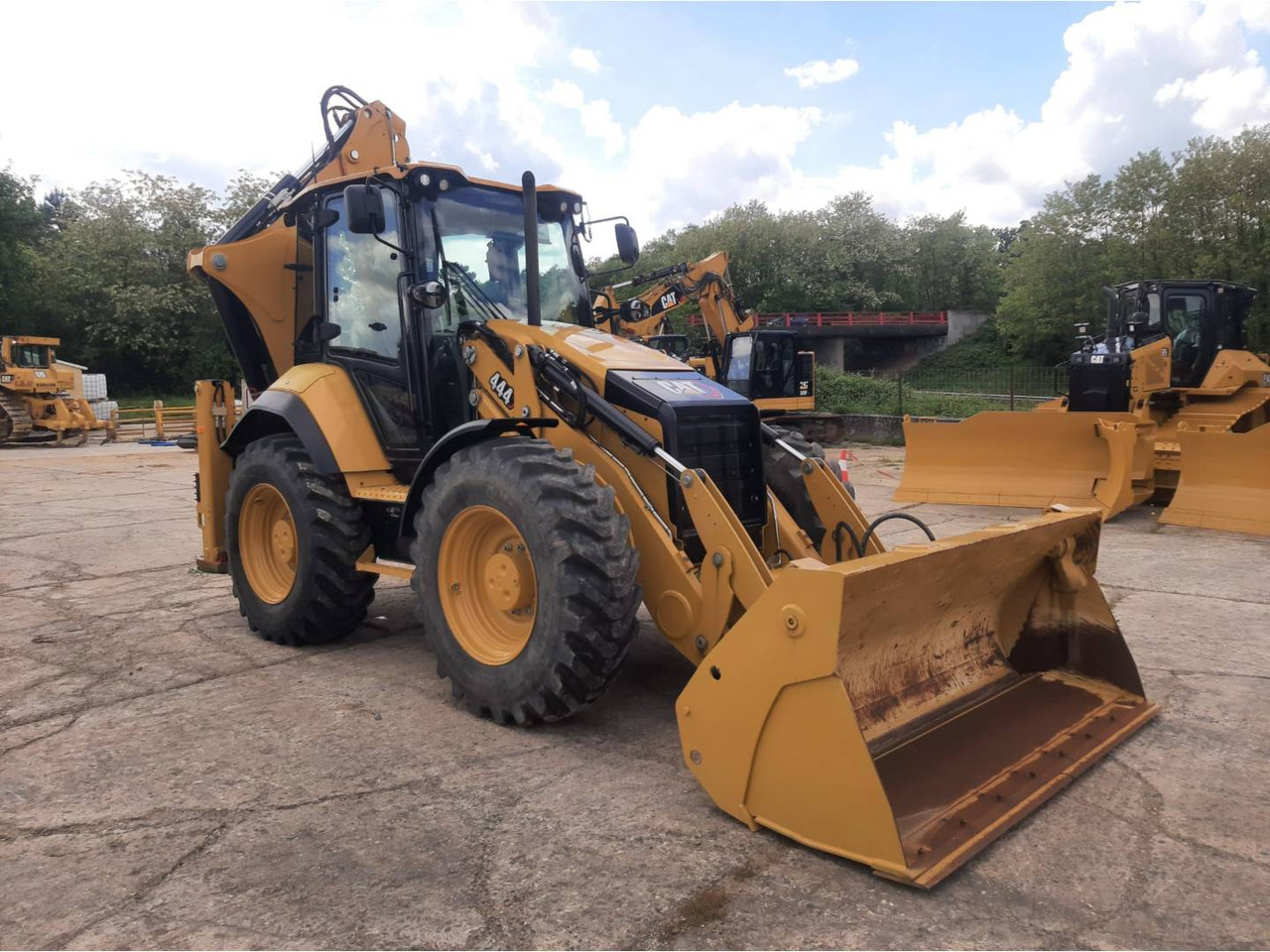 CAT 444 - Backhoe loader: picture 2 CAT 444 - Backhoe loader: picture 2