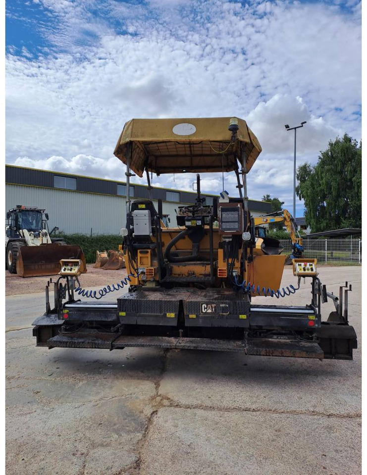 Asphalt paver CAT AP300: picture 16