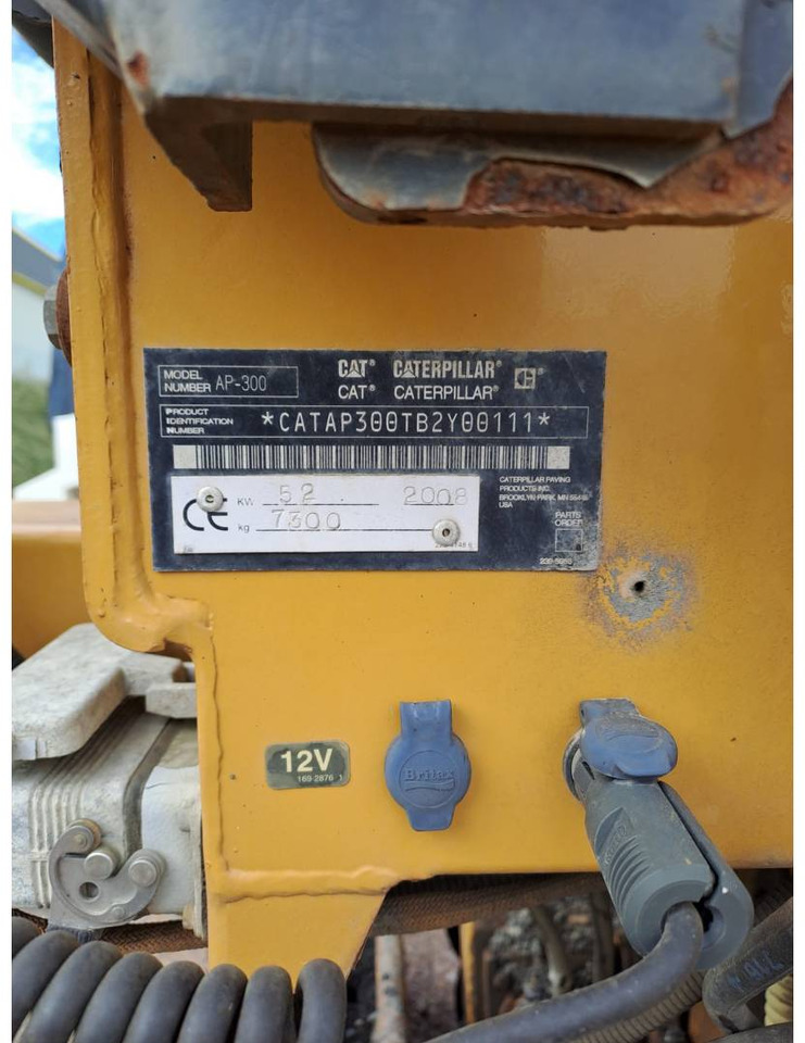 Asphalt paver CAT AP300: picture 6