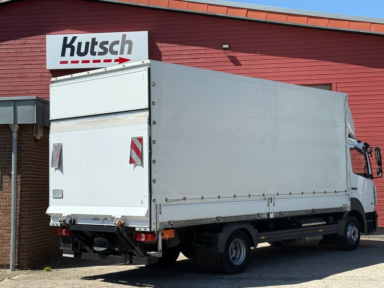 Mercedes-Benz Atego 818L Plane, Ladebordwand, Klima, AHK - Curtainsider truck: picture 3 Mercedes-Benz Atego 818L Plane, Ladebordwand, Klima, AHK - Curtainsider truck: picture 3