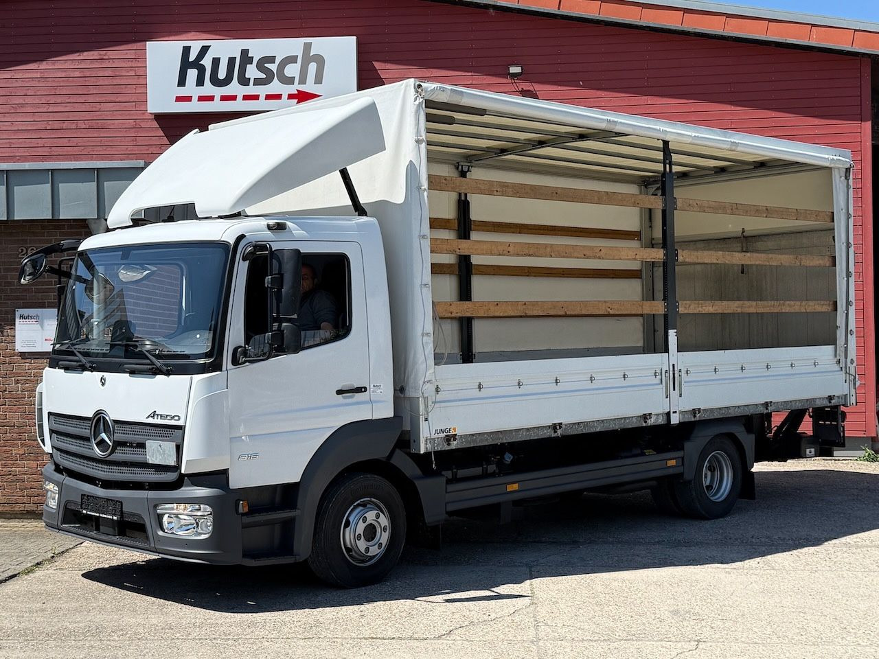 Mercedes-Benz Atego 818L Plane, Ladebordwand, Klima, AHK - Curtainsider truck: picture 2 Mercedes-Benz Atego 818L Plane, Ladebordwand, Klima, AHK - Curtainsider truck: picture 2